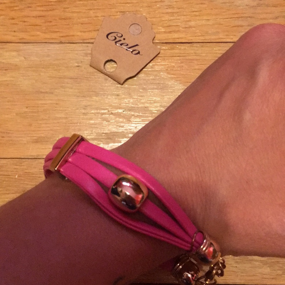 NWT 🛍🛍🛍pink bracelet